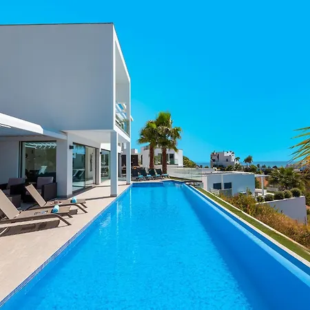 Villa Villa In Armacao De Pera With Garden Armação de Pêra