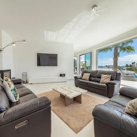 Villa In Armacao De Pera With Garden * Armação de Pêra
