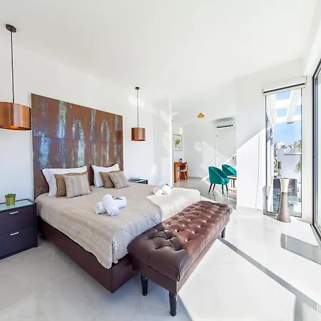 Villa In Armacao De Pera With Garden