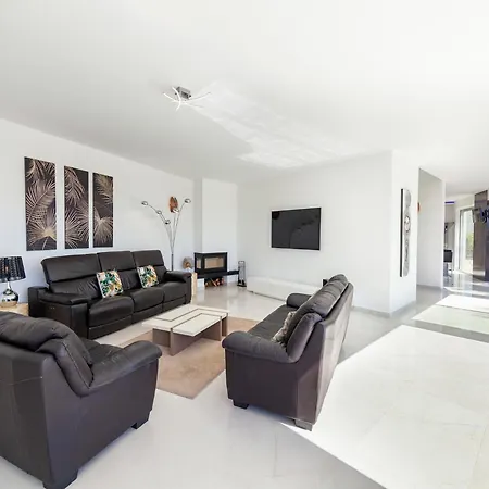 Villa In Armacao De Pera With Garden *