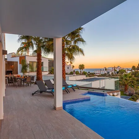 别墅 Villa In Armacao De Pera With Garden