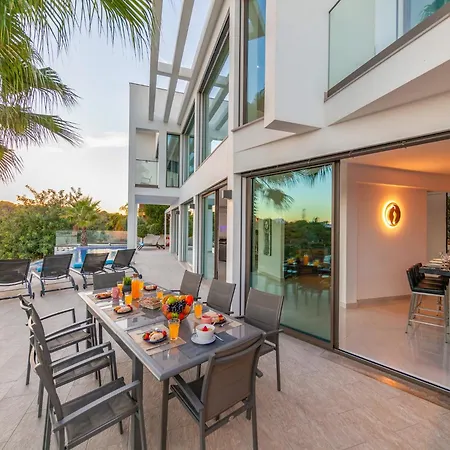 Villa In Armacao De Pera With Garden *
