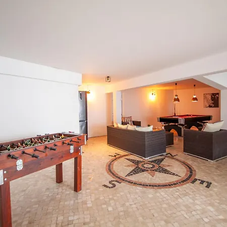Villa In Armacao De Pera With Garden Armação de Pêra