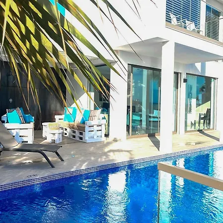 Villa In Armacao De Pera With Garden * Armação de Pêra